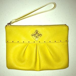 Vera Wang Simply Vera Wristlet